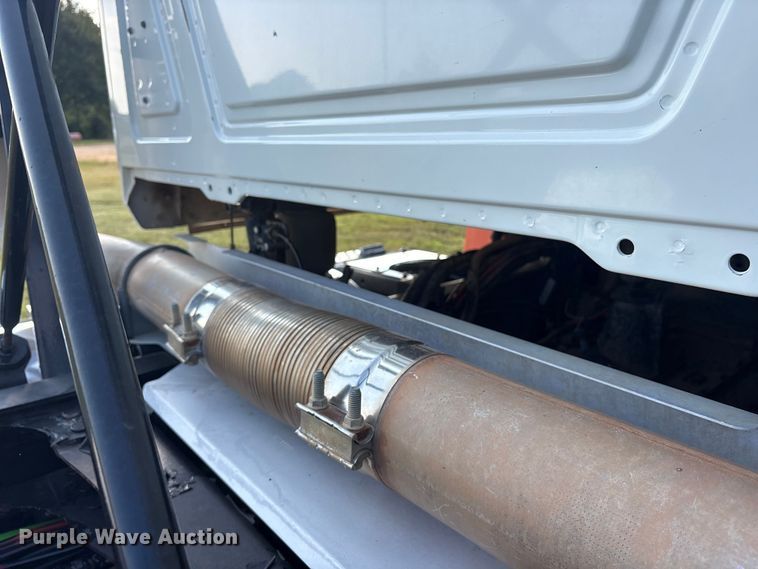 image for item DM1967 2013 Mack CHU613  semi truck