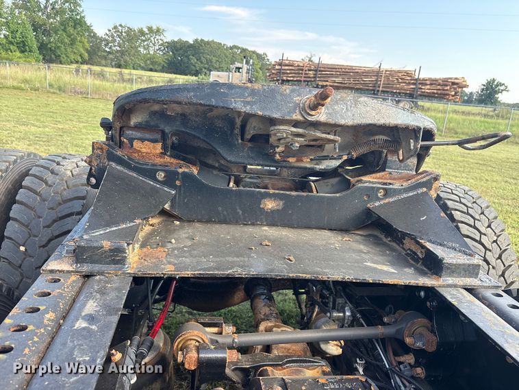 image for item DM1967 2013 Mack CHU613  semi truck