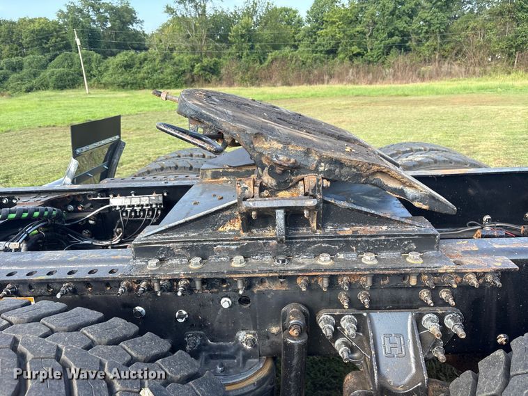 image for item DM1967 2013 Mack CHU613  semi truck