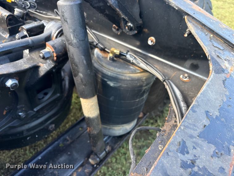 image for item DM1967 2013 Mack CHU613  semi truck