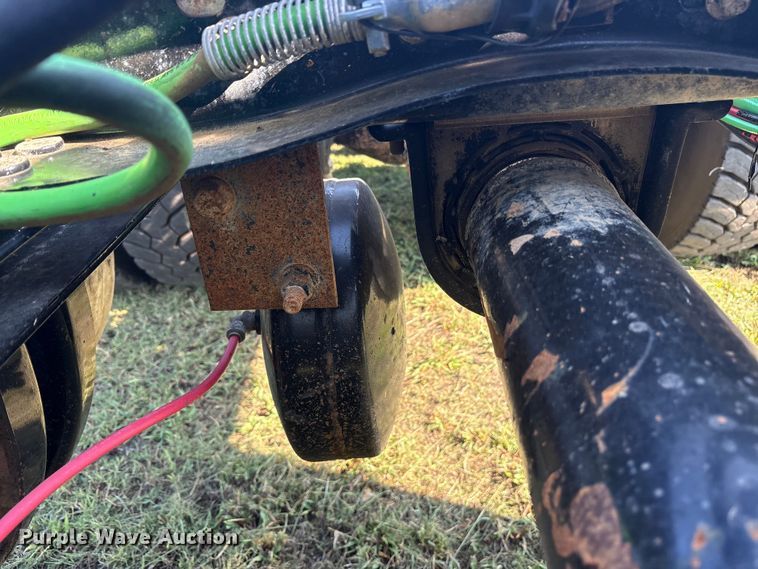 image for item DM1967 2013 Mack CHU613  semi truck