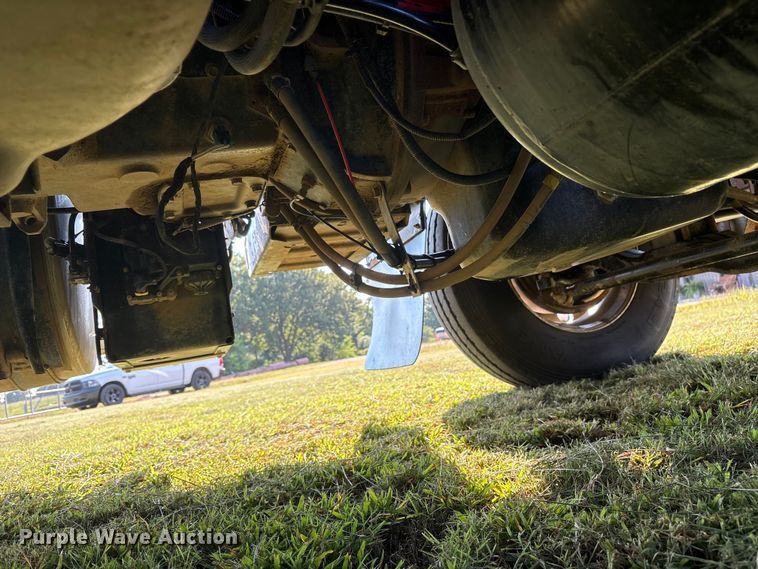 image for item DM1967 2013 Mack CHU613  semi truck