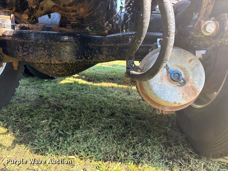 image for item DM1967 2013 Mack CHU613  semi truck