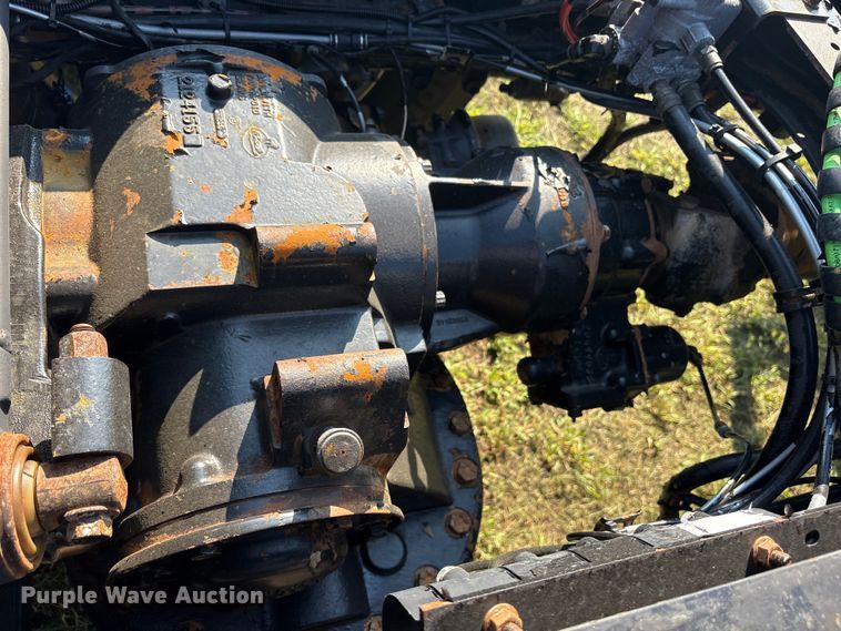 image for item DM1967 2013 Mack CHU613  semi truck