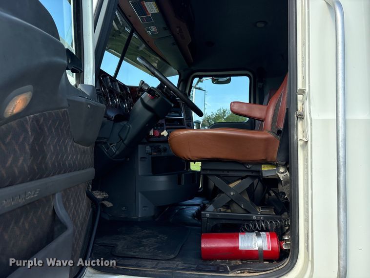 image for item DM1967 2013 Mack CHU613  semi truck