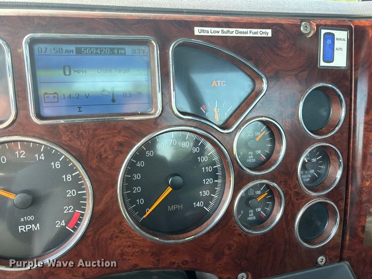 image for item DM1967 2013 Mack CHU613  semi truck