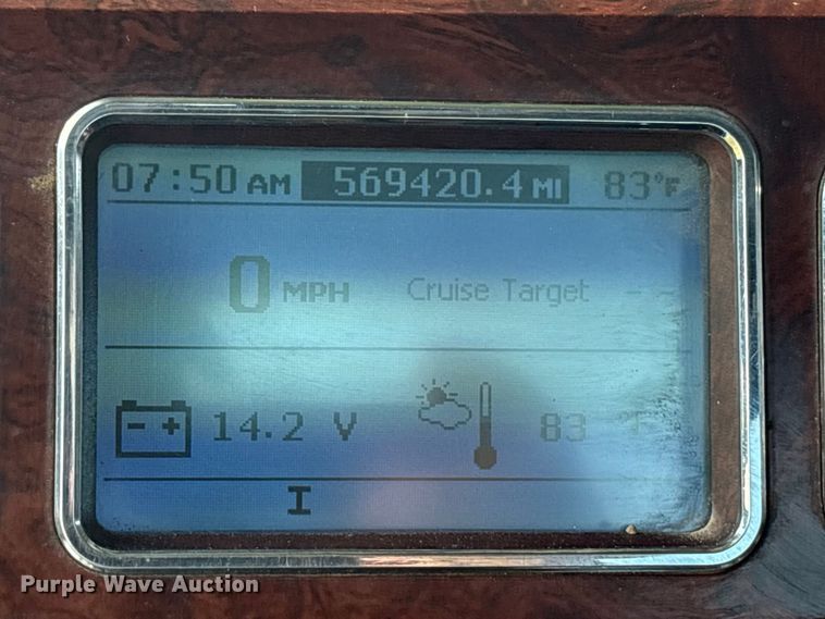 image for item DM1967 2013 Mack CHU613  semi truck