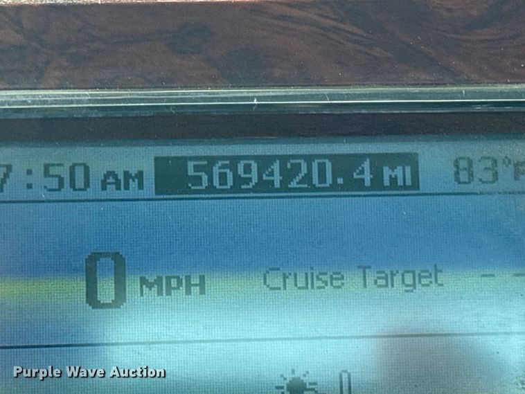 image for item DM1967 2013 Mack CHU613  semi truck