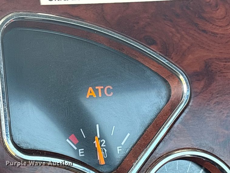 image for item DM1967 2013 Mack CHU613  semi truck