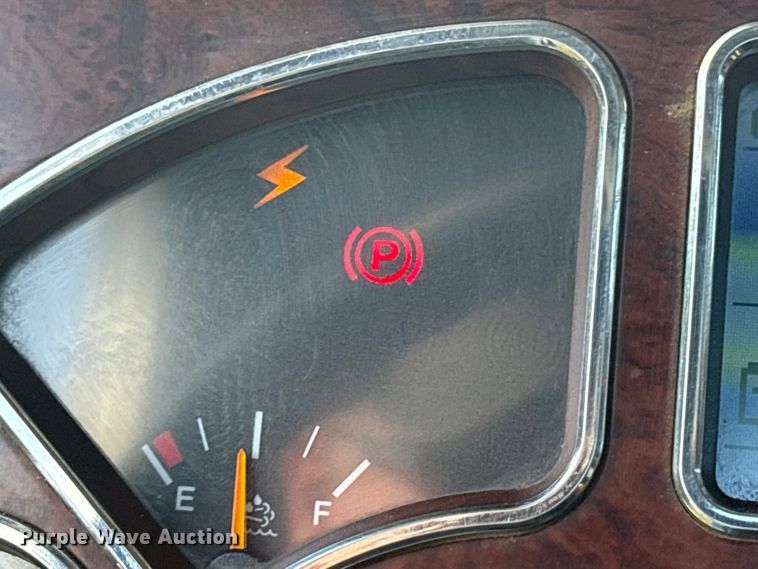 image for item DM1967 2013 Mack CHU613  semi truck