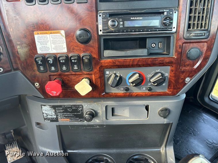 image for item DM1967 2013 Mack CHU613  semi truck