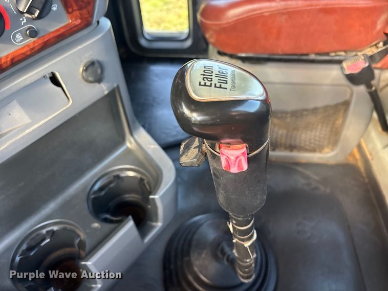 image for item DM1967 2013 Mack CHU613  semi truck