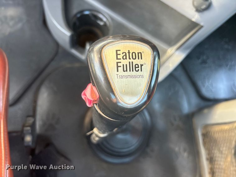 image for item DM1967 2013 Mack CHU613  semi truck