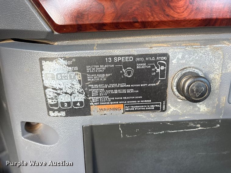 image for item DM1967 2013 Mack CHU613  semi truck