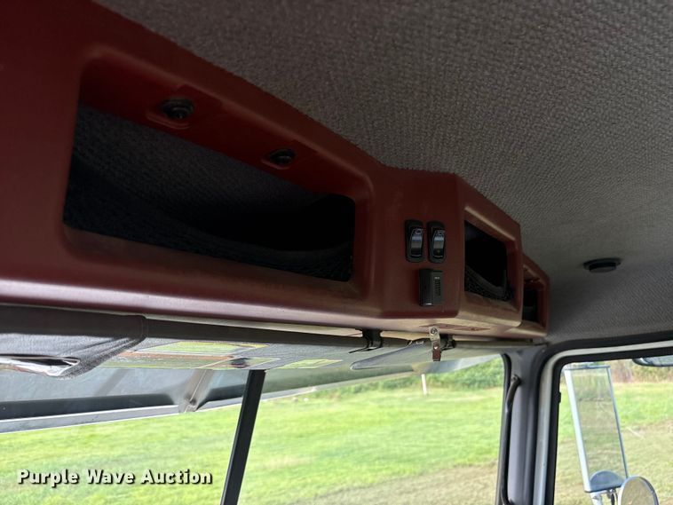 image for item DM1967 2013 Mack CHU613  semi truck