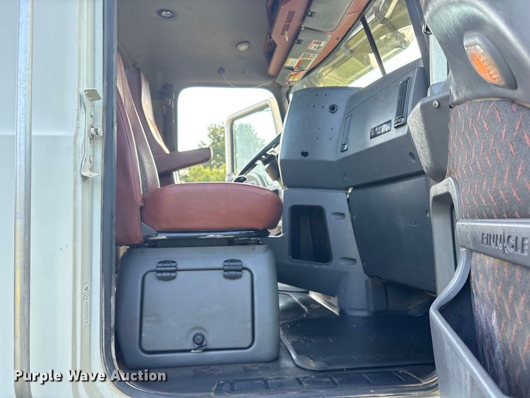 image for item DM1967 2013 Mack CHU613  semi truck