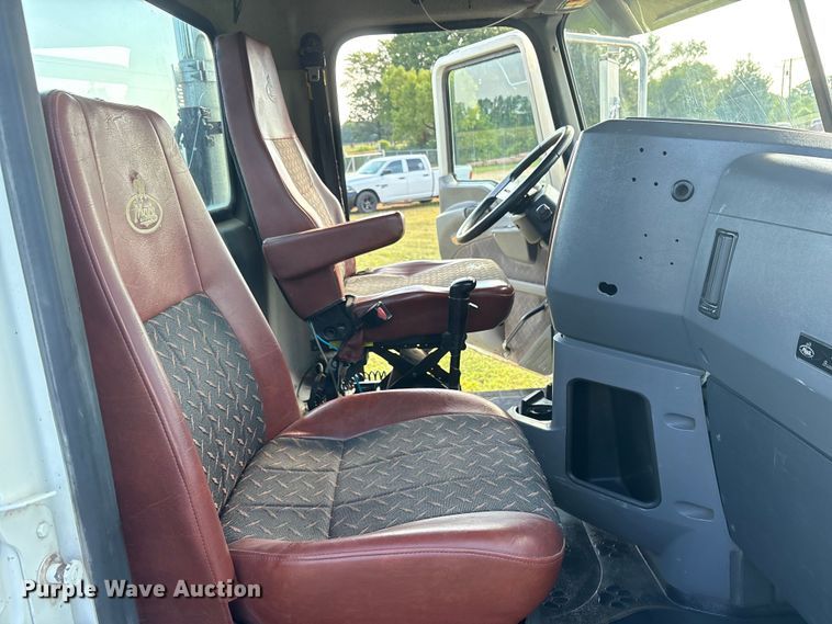 image for item DM1967 2013 Mack CHU613  semi truck