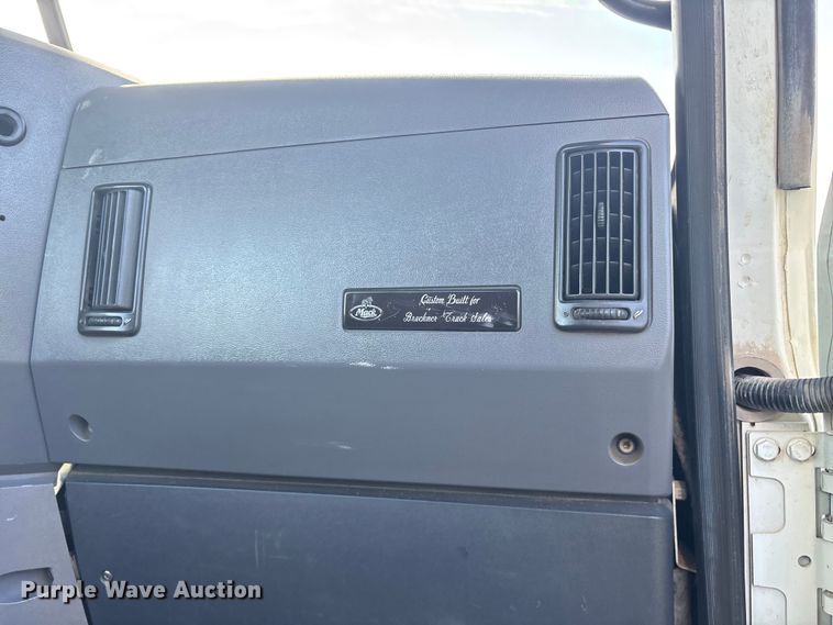 image for item DM1967 2013 Mack CHU613  semi truck