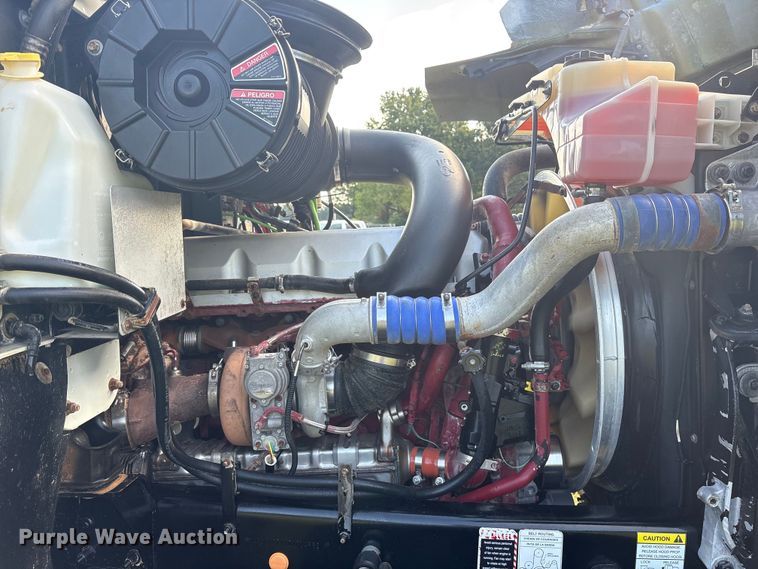 image for item DM1967 2013 Mack CHU613  semi truck