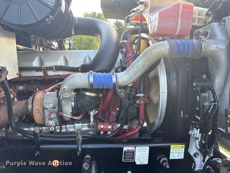 image for item DM1967 2013 Mack CHU613  semi truck