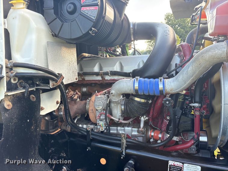 image for item DM1967 2013 Mack CHU613  semi truck