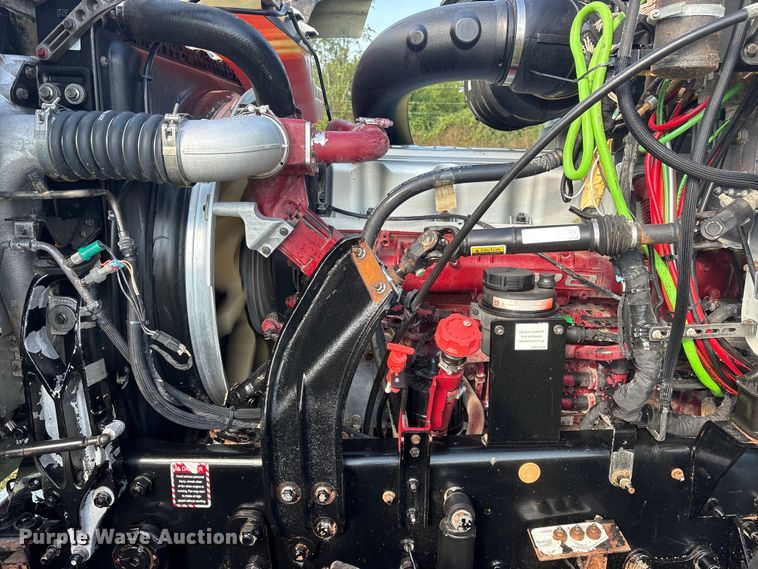 image for item DM1967 2013 Mack CHU613  semi truck