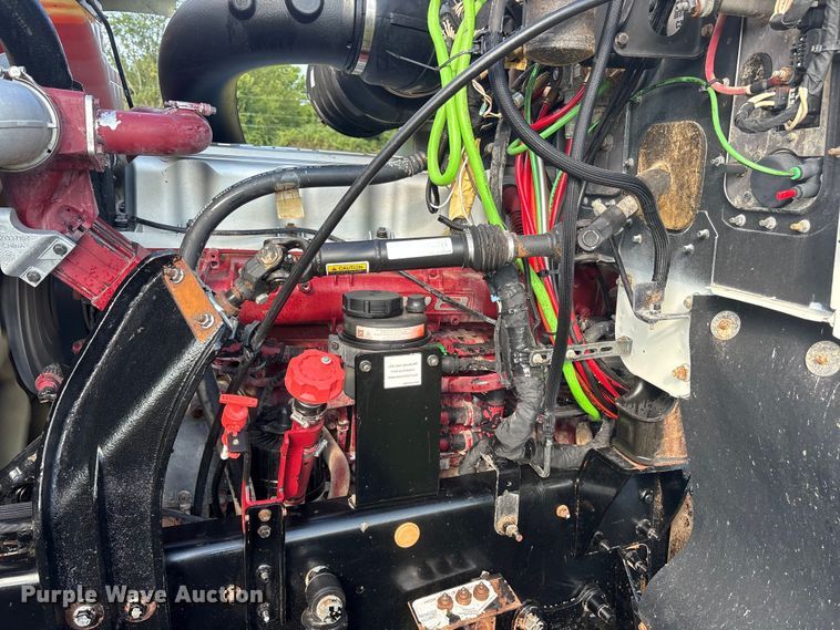 image for item DM1967 2013 Mack CHU613  semi truck