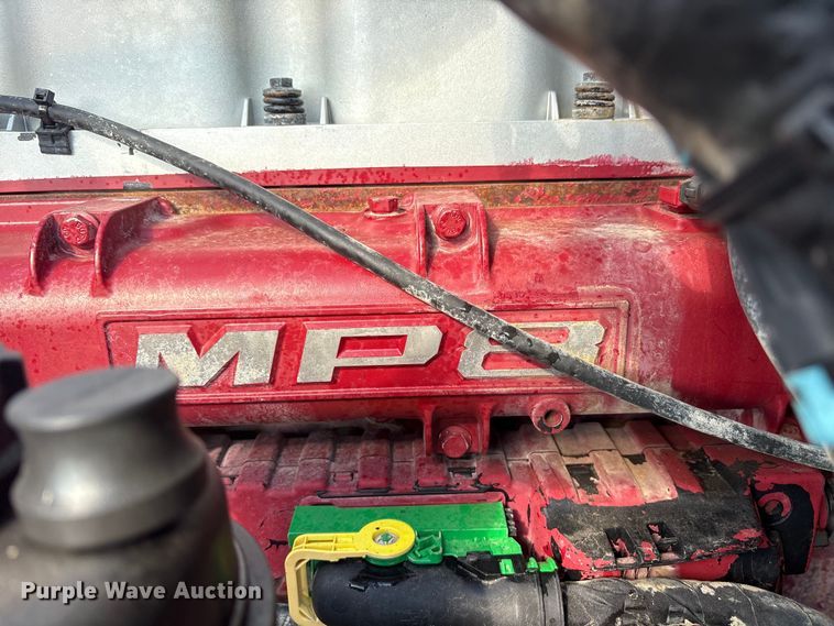 image for item DM1967 2013 Mack CHU613  semi truck