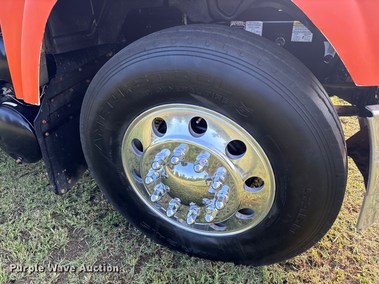 image for item DM1967 2013 Mack CHU613  semi truck