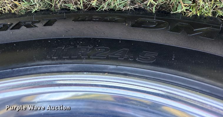 image for item DM1967 2013 Mack CHU613  semi truck