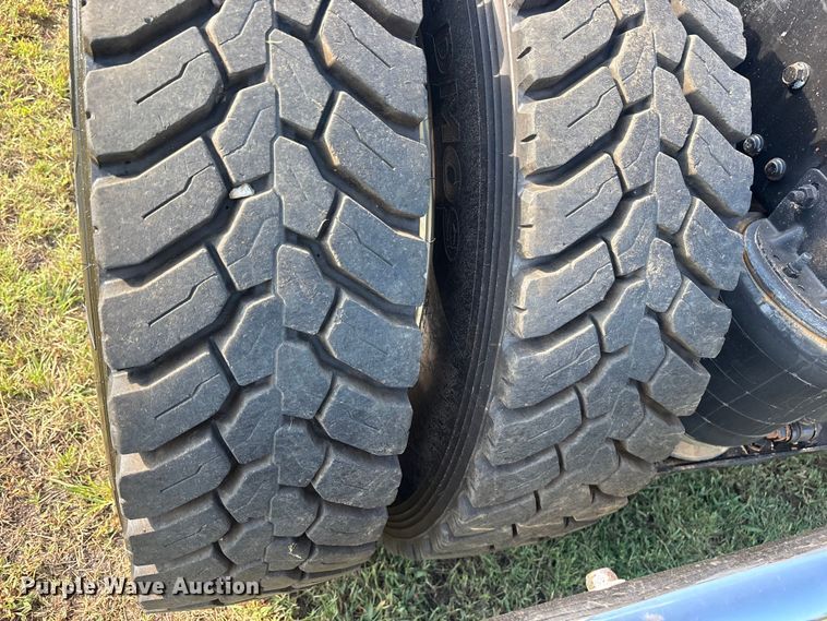 image for item DM1967 2013 Mack CHU613  semi truck