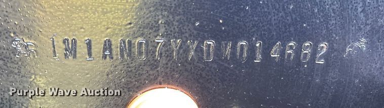 image for item DM1967 2013 Mack CHU613  semi truck