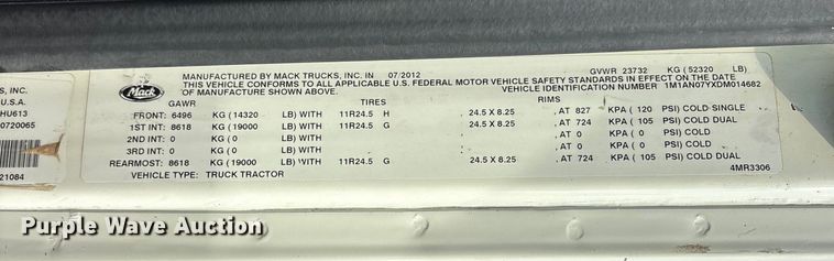 image for item DM1967 2013 Mack CHU613  semi truck