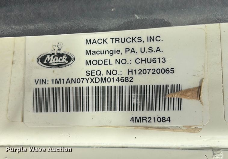 image for item DM1967 2013 Mack CHU613  semi truck