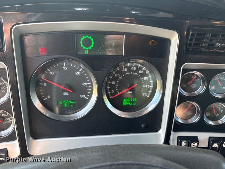 image for item DM1968 2022 Kenworth W900 semi truck