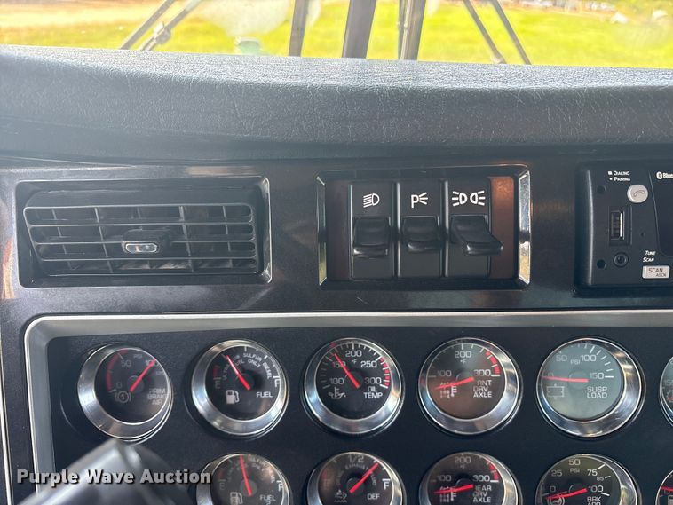 image for item DM1968 2022 Kenworth W900 semi truck