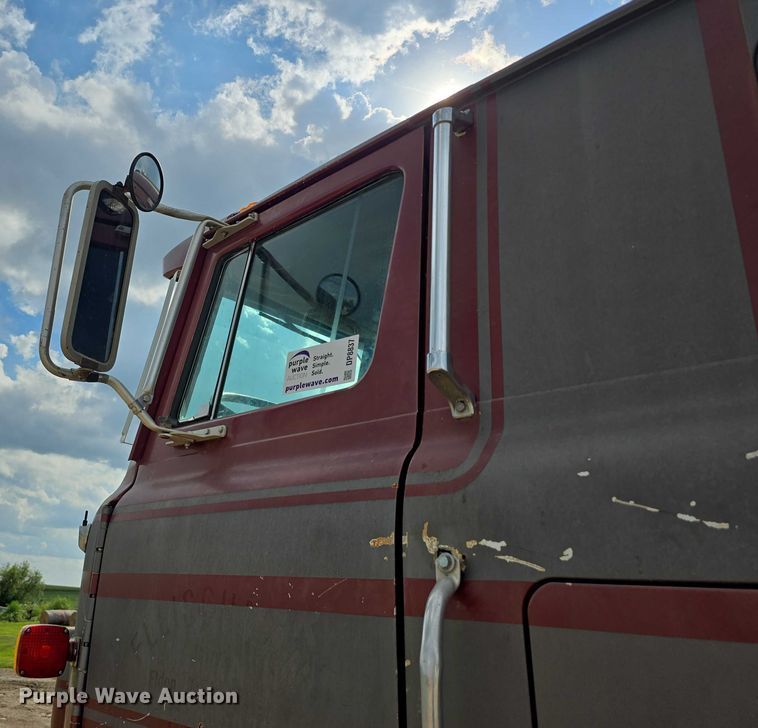 image for item DP8837 1979 International Transtar II semi truck