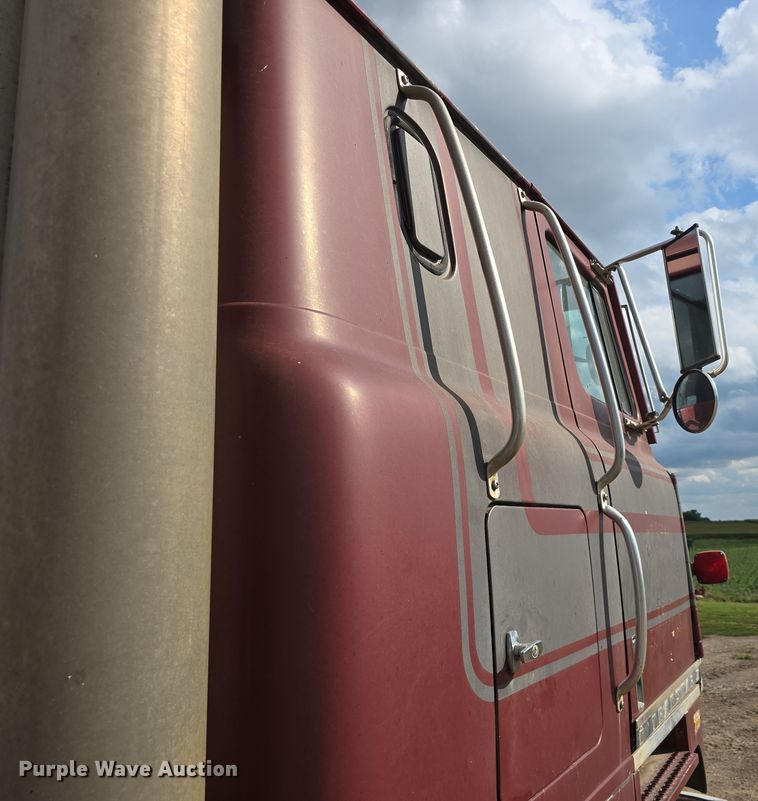 image for item DP8837 1979 International Transtar II semi truck