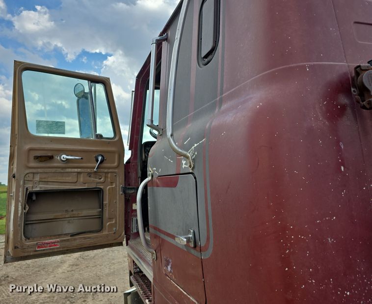 image for item DP8837 1979 International Transtar II semi truck