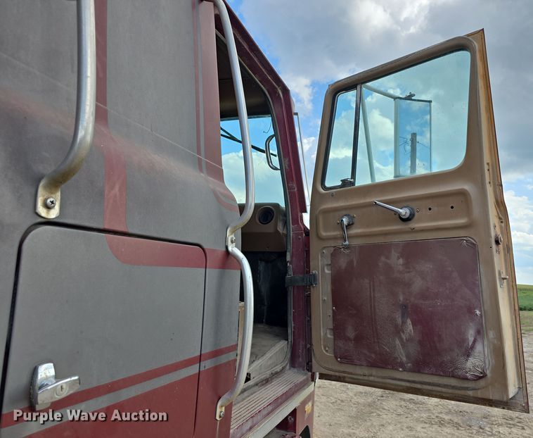 image for item DP8837 1979 International Transtar II semi truck