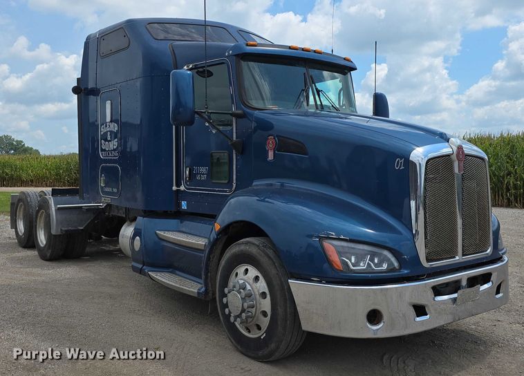 image for item DR3982 2009 Kenworth T660 semi truck