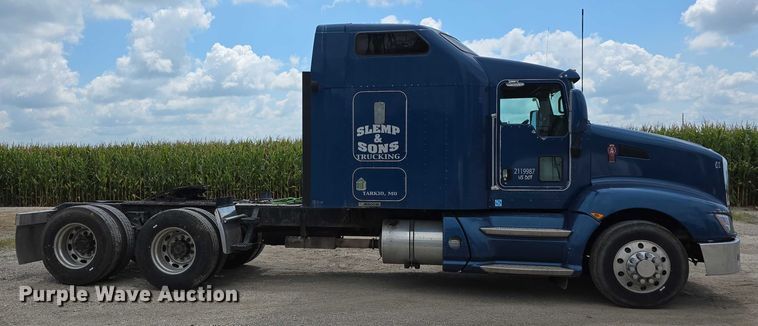 image for item DR3982 2009 Kenworth T660 semi truck