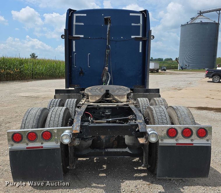 image for item DR3982 2009 Kenworth T660 semi truck