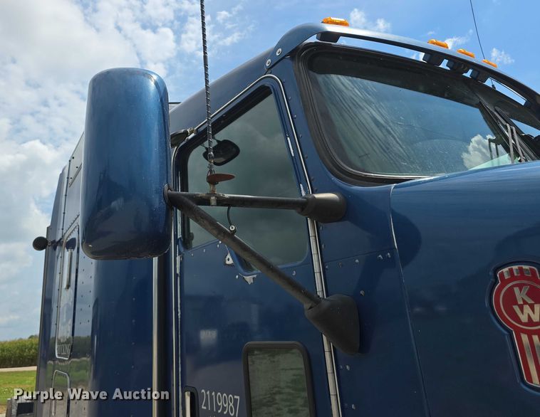 image for item DR3982 2009 Kenworth T660 semi truck