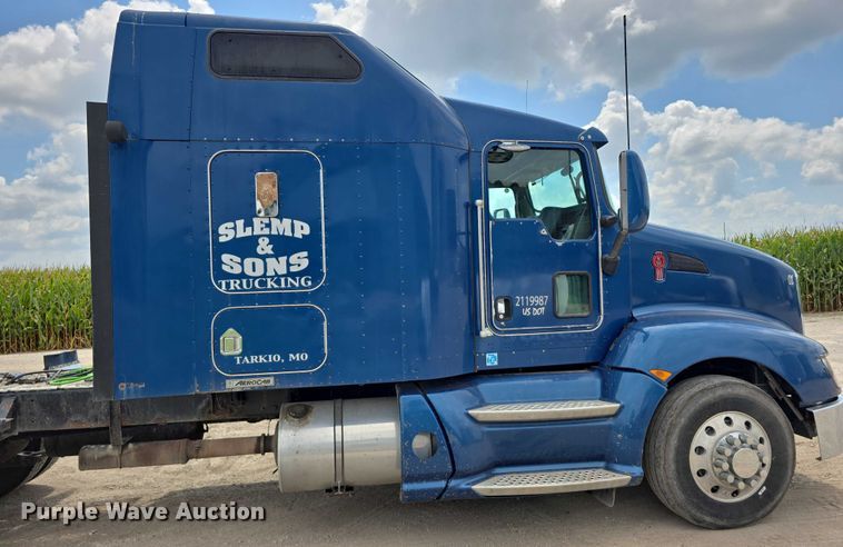 image for item DR3982 2009 Kenworth T660 semi truck