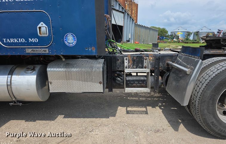 image for item DR3982 2009 Kenworth T660 semi truck