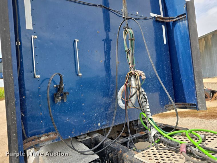 image for item DR3982 2009 Kenworth T660 semi truck