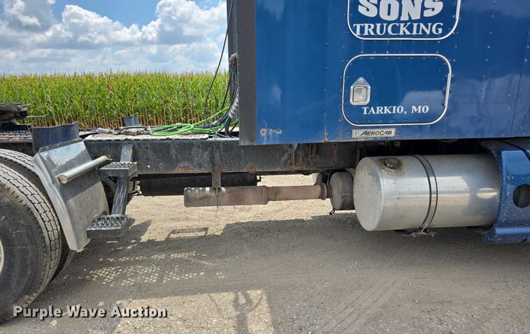 image for item DR3982 2009 Kenworth T660 semi truck