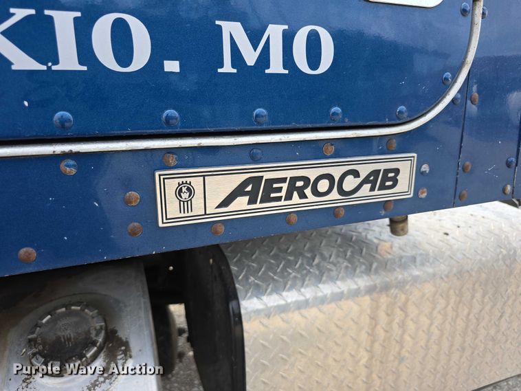 image for item DR3982 2009 Kenworth T660 semi truck