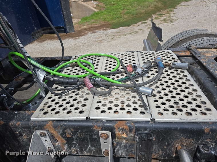 image for item DR3982 2009 Kenworth T660 semi truck